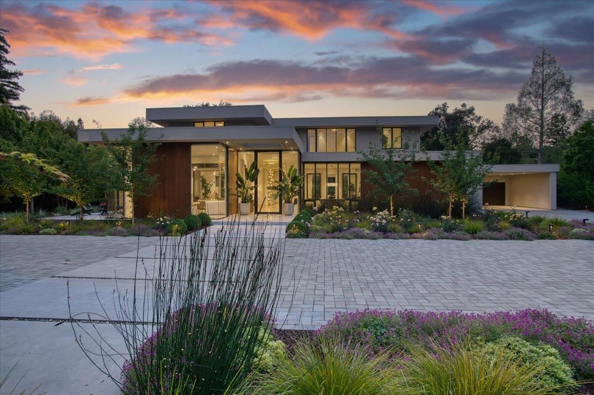 Backyard, Exterior, Facade, Modern