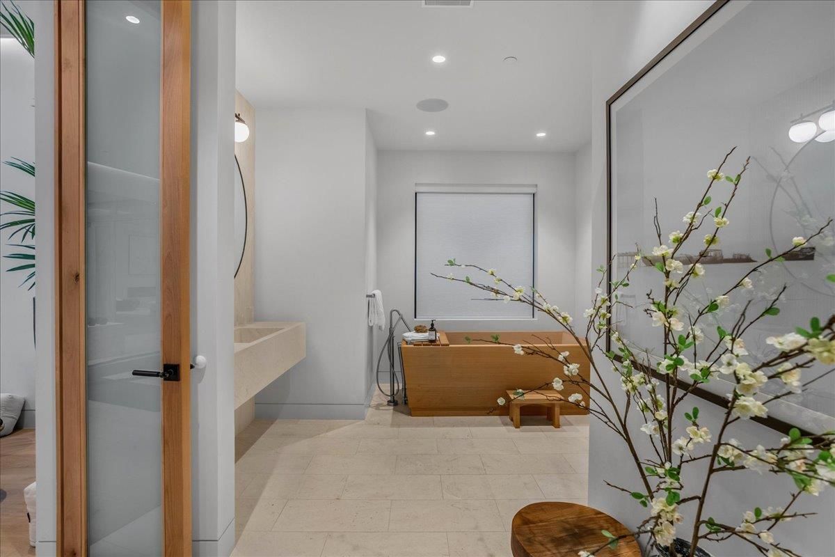 Bathroom, Interior, Recessed Lighting