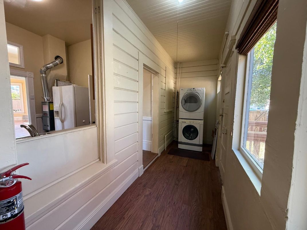 Interior, Utility Closets, Washer, Wood Texture Flooring