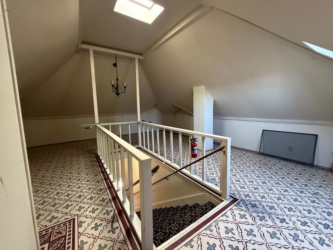 Chandelier, Interior