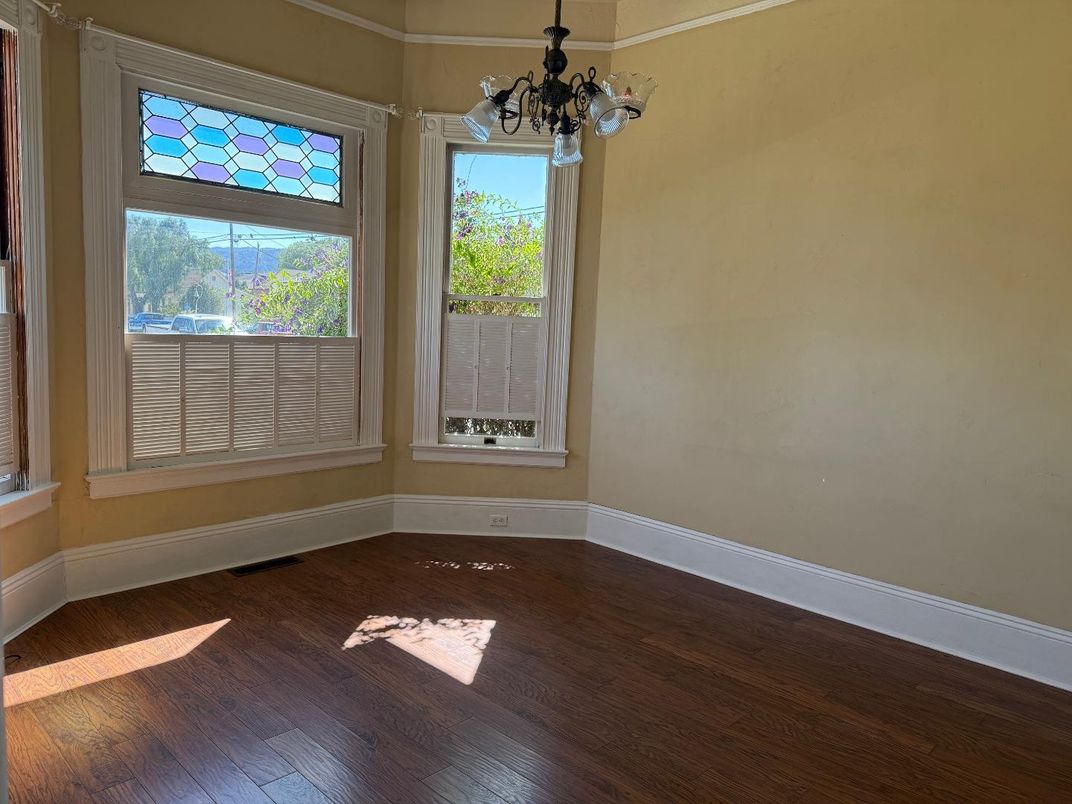 Chandelier, Empty room, Interior, Wood Texture Flooring