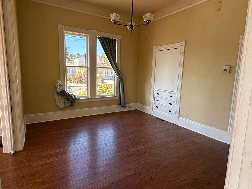 Empty room, Interior, Pendant Lights, Wood Texture Flooring