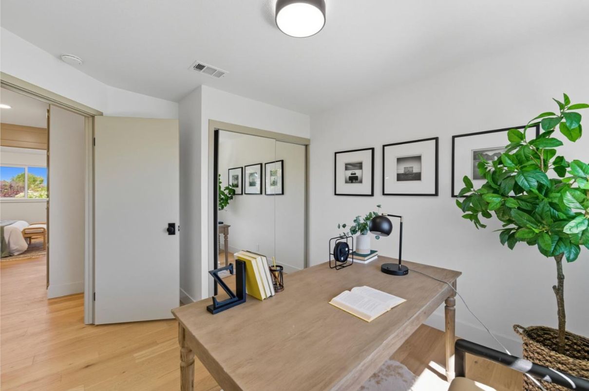 Home Office, Interior, Recessed Lighting, Wood Texture Flooring