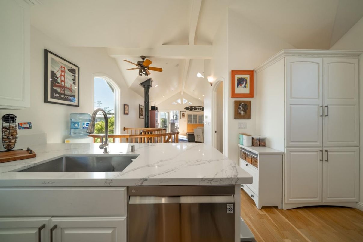 Dining room, Interior, Kitchen, Stainless Steel Appliances, Wood Texture Flooring