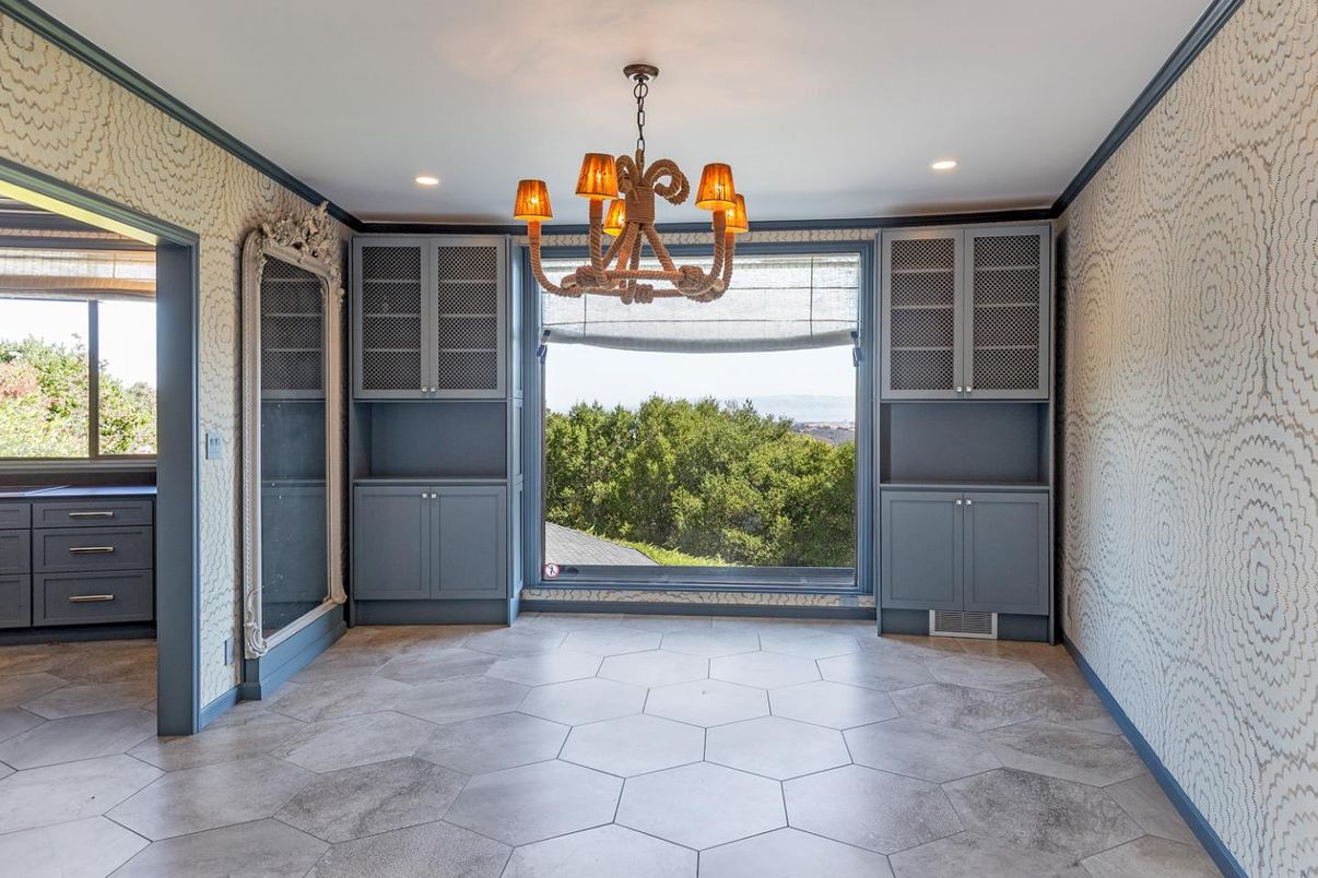 Chandelier, Empty room, Interior, Recessed Lighting