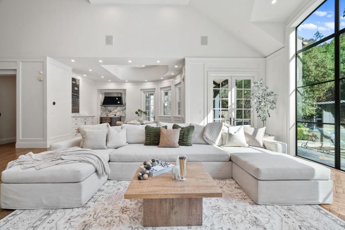 Interior, Kitchen, Living room, Recessed Lighting, Wood Texture Flooring