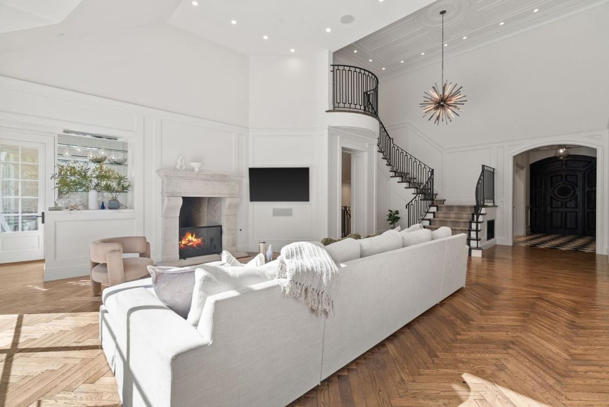 Fireplace, Interior, Living room, Pendant Lights, Recessed Lighting, Wood Texture Flooring