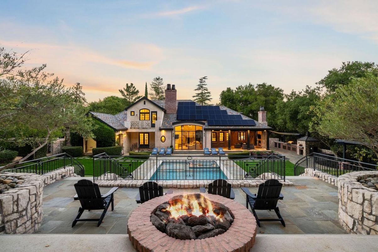 Exterior, Pool, Solar Panels