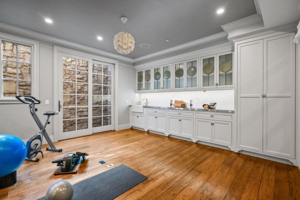 Fitness Equipment, Interior, Recessed Lighting, Wood Texture Flooring
