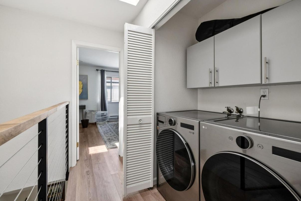Interior, Utility Closets, Washer, Wood Texture Flooring