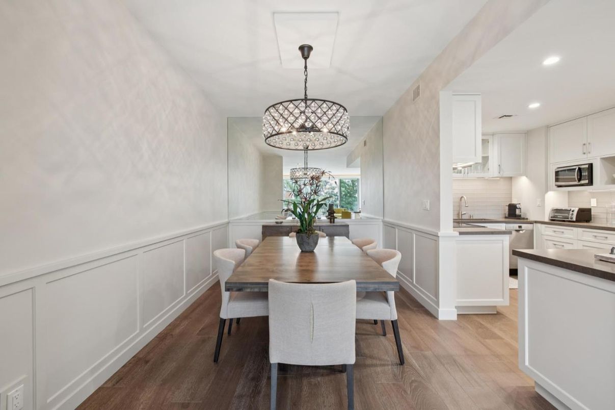 Chandelier, Dining room, Interior, Kitchen, Pendant Lights, Recessed Lighting, Wood Texture Flooring