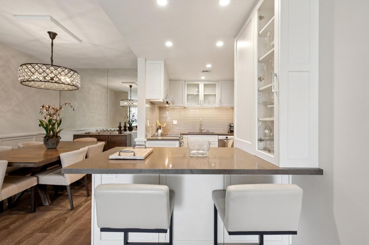 Dining room, Interior, Kitchen, Pendant Lights, Recessed Lighting, Wood Texture Flooring