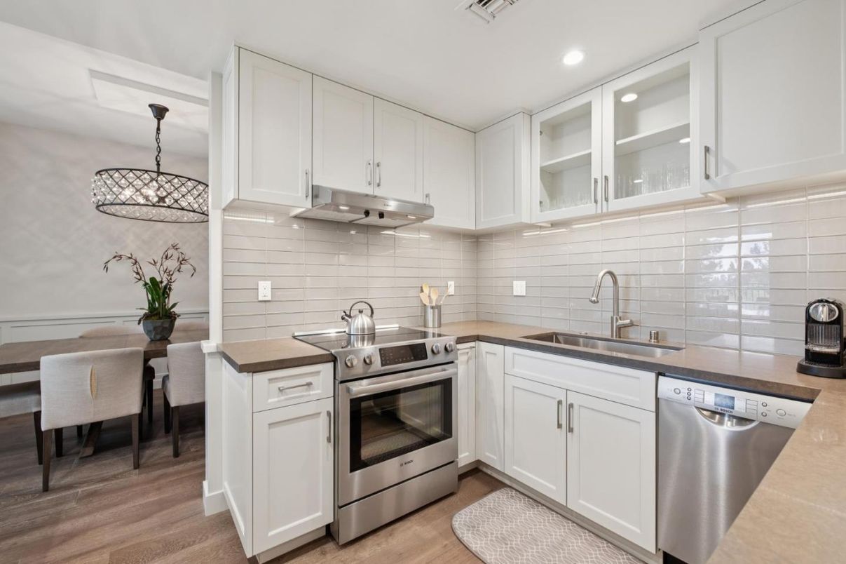 Dining room, Interior, Kitchen, Pendant Lights, Recessed Lighting, Stainless Steel Appliances, Wood Texture Flooring