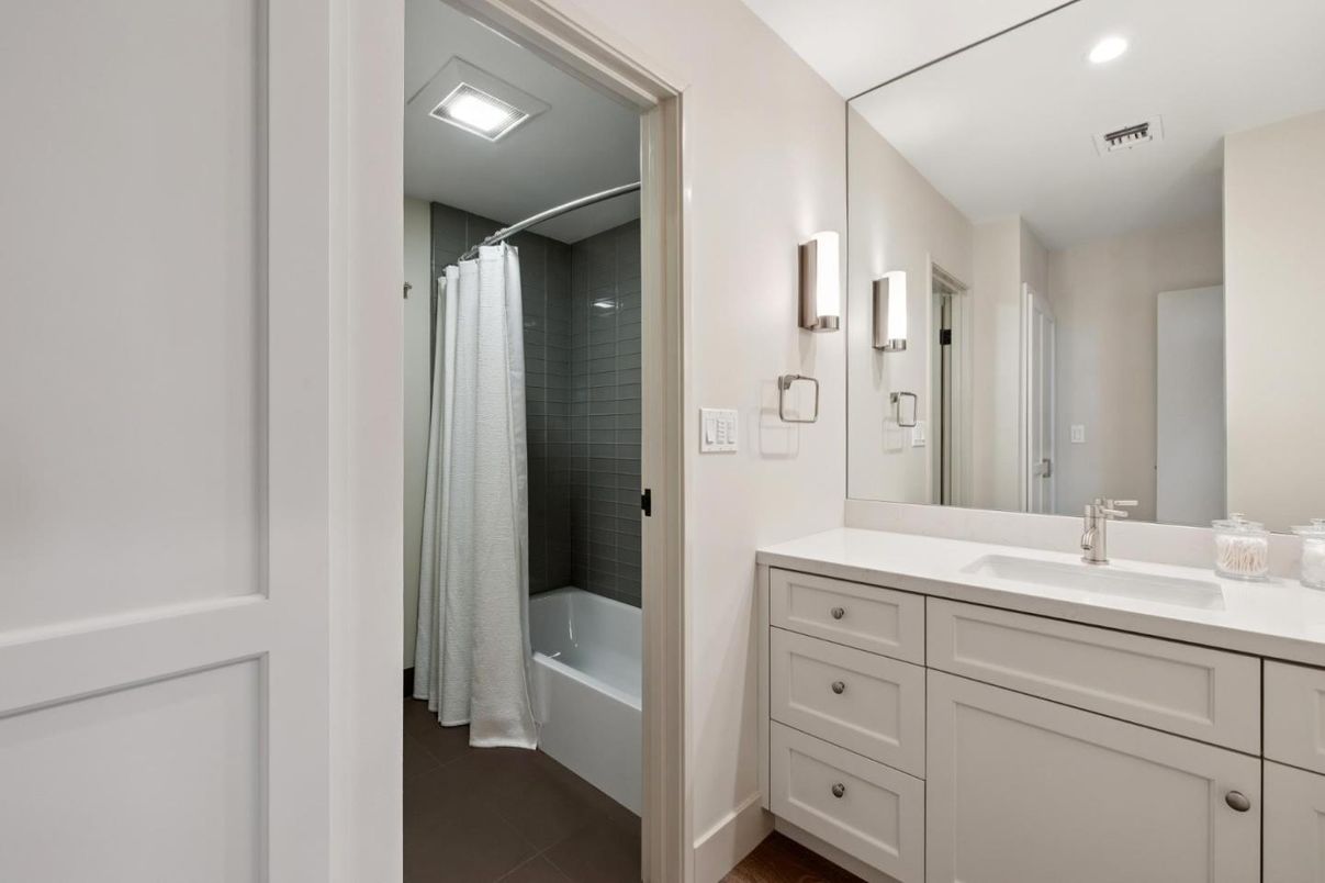 Bathroom, Interior, Recessed Lighting