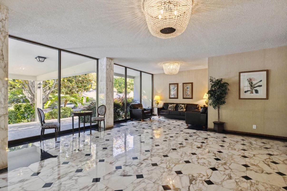 Chandelier, Interior, Marble