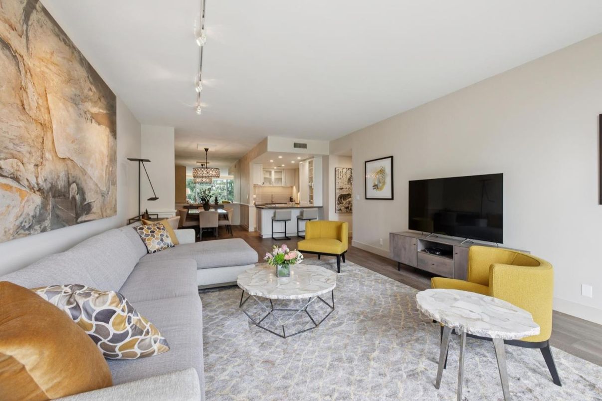 Dining room, Interior, Kitchen, Living room, Pendant Lights, Recessed Lighting, Wood Texture Flooring