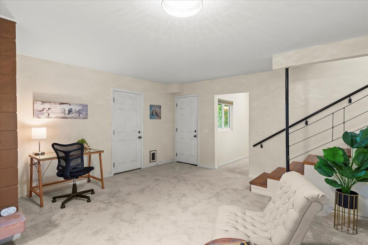 Home Office, Interior