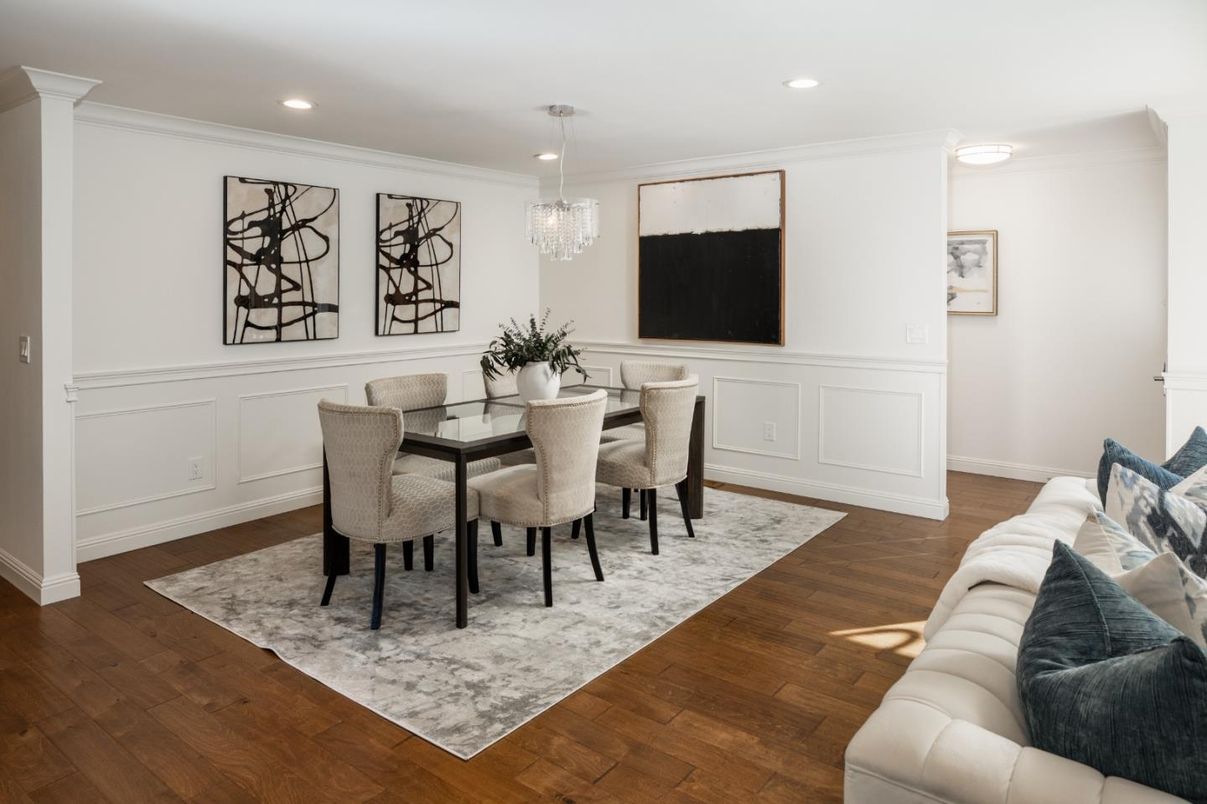Chandelier, Dining room, Interior, Recessed Lighting, Wood Texture Flooring