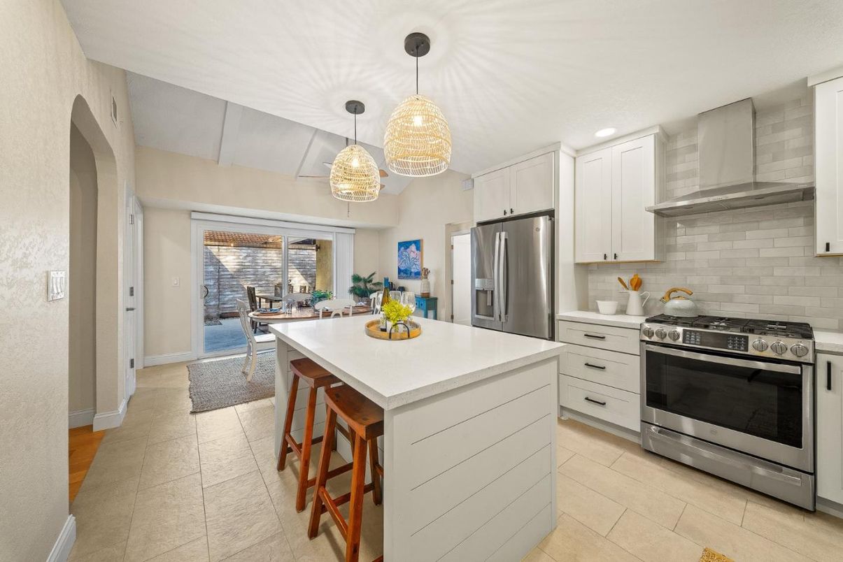 Dining room, Interior, Kitchen, Pendant Lights, Recessed Lighting, Stainless Steel Appliances