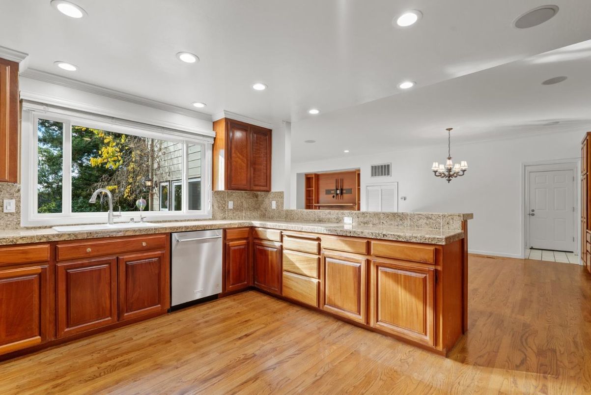 Chandelier, Interior, Kitchen, Recessed Lighting, Wood Texture Flooring