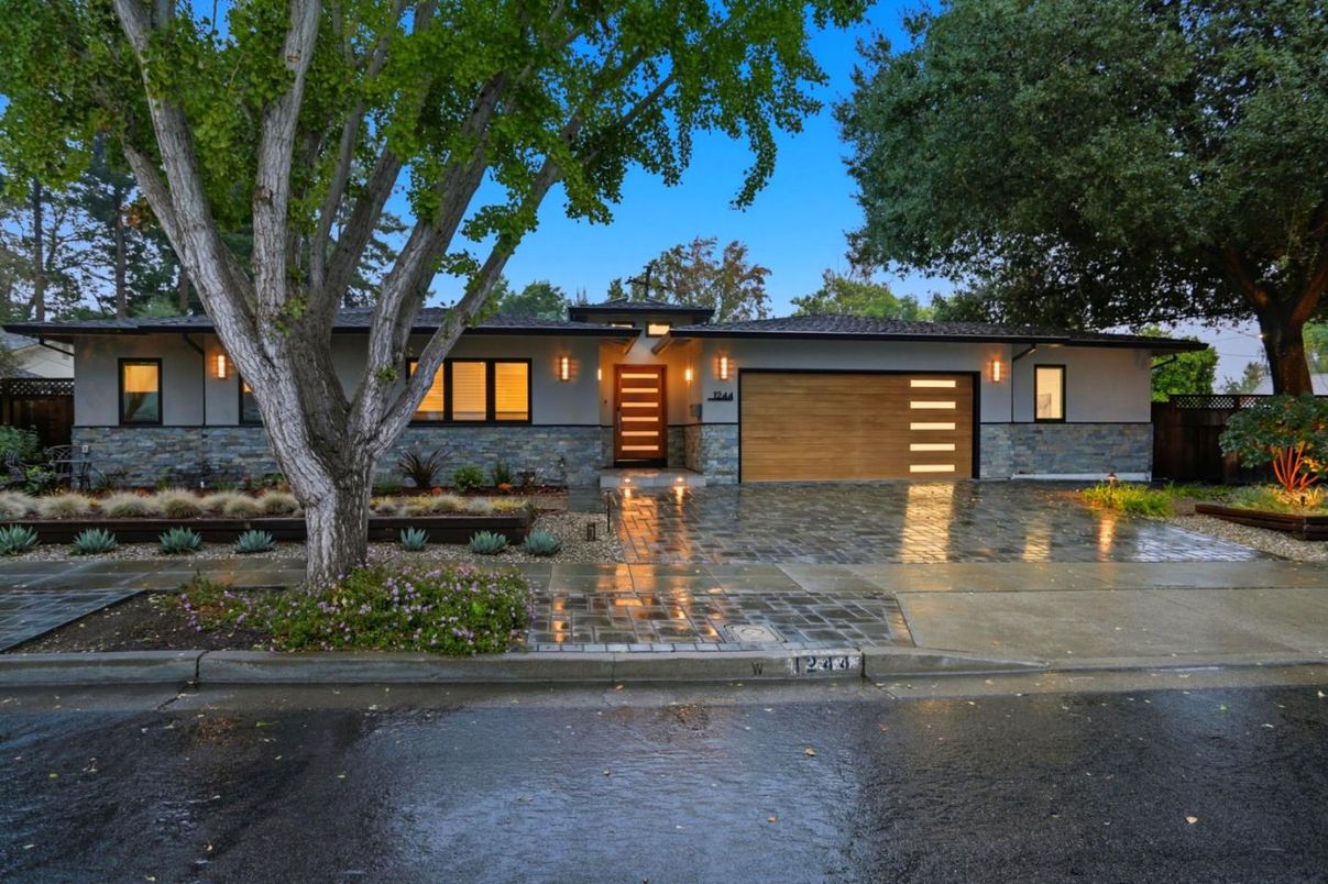 Attached, Exterior, Facade, Modern