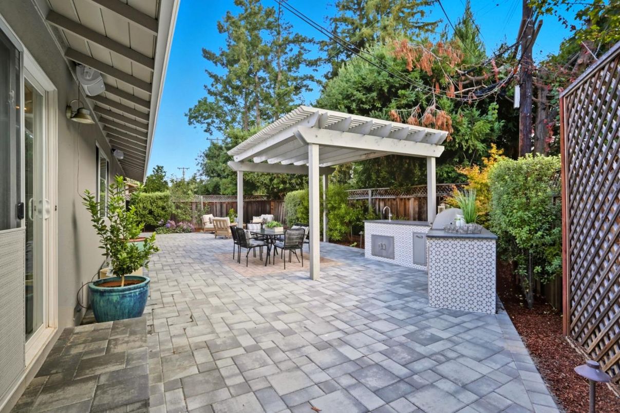 Exterior, Outdoor Kitchen