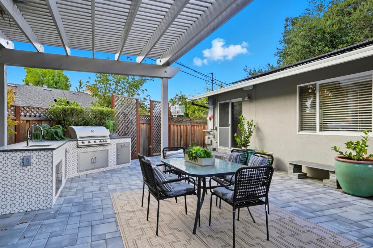 Exterior, Outdoor Kitchen