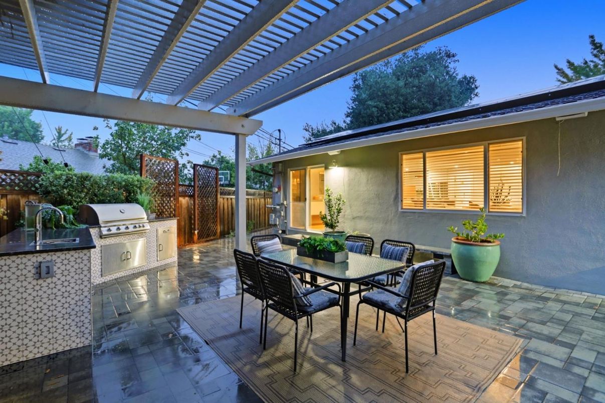 Exterior, Outdoor Kitchen