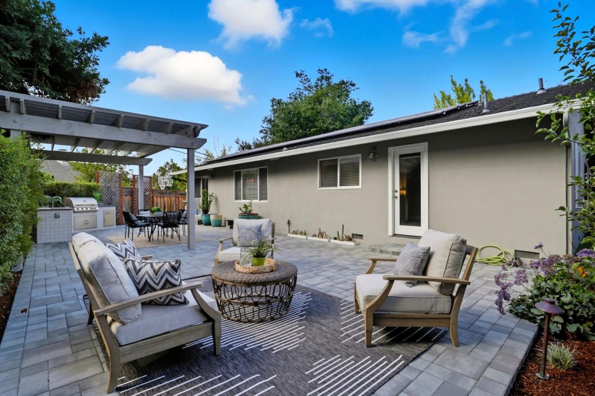 Exterior, Outdoor Kitchen
