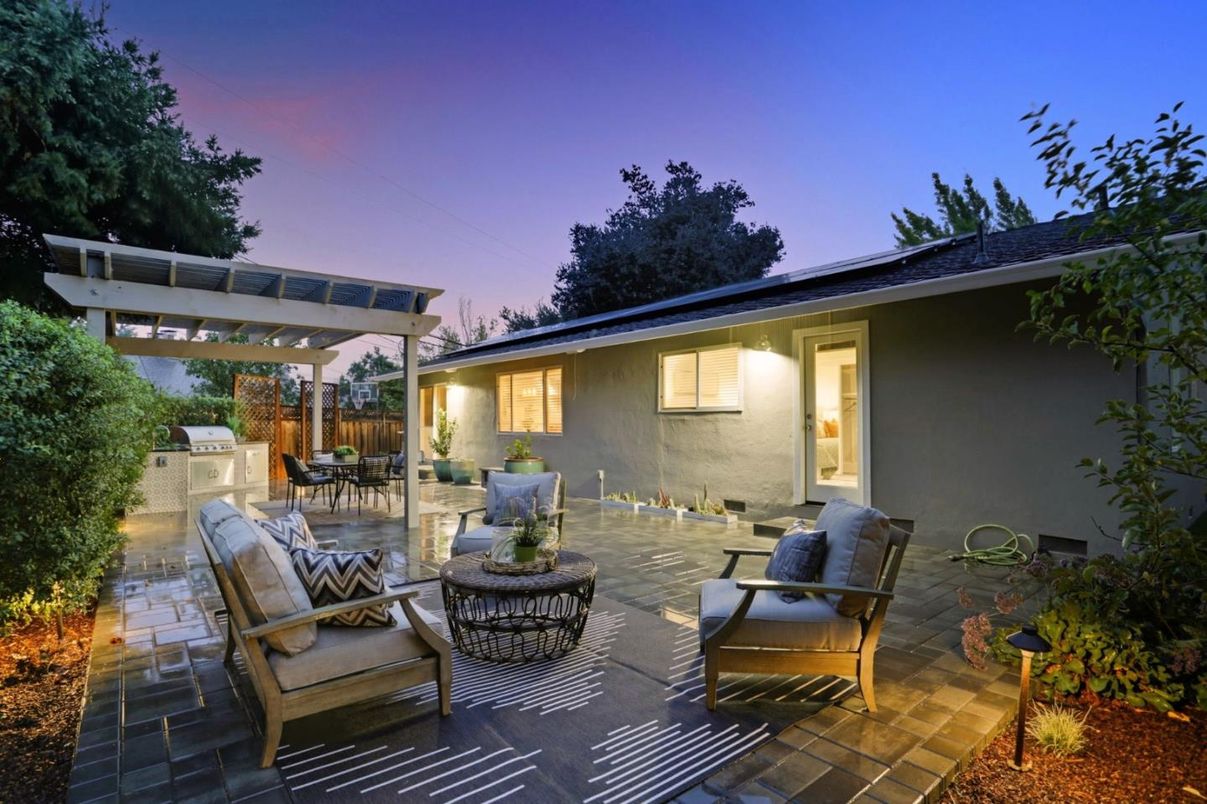 Exterior, Outdoor Kitchen