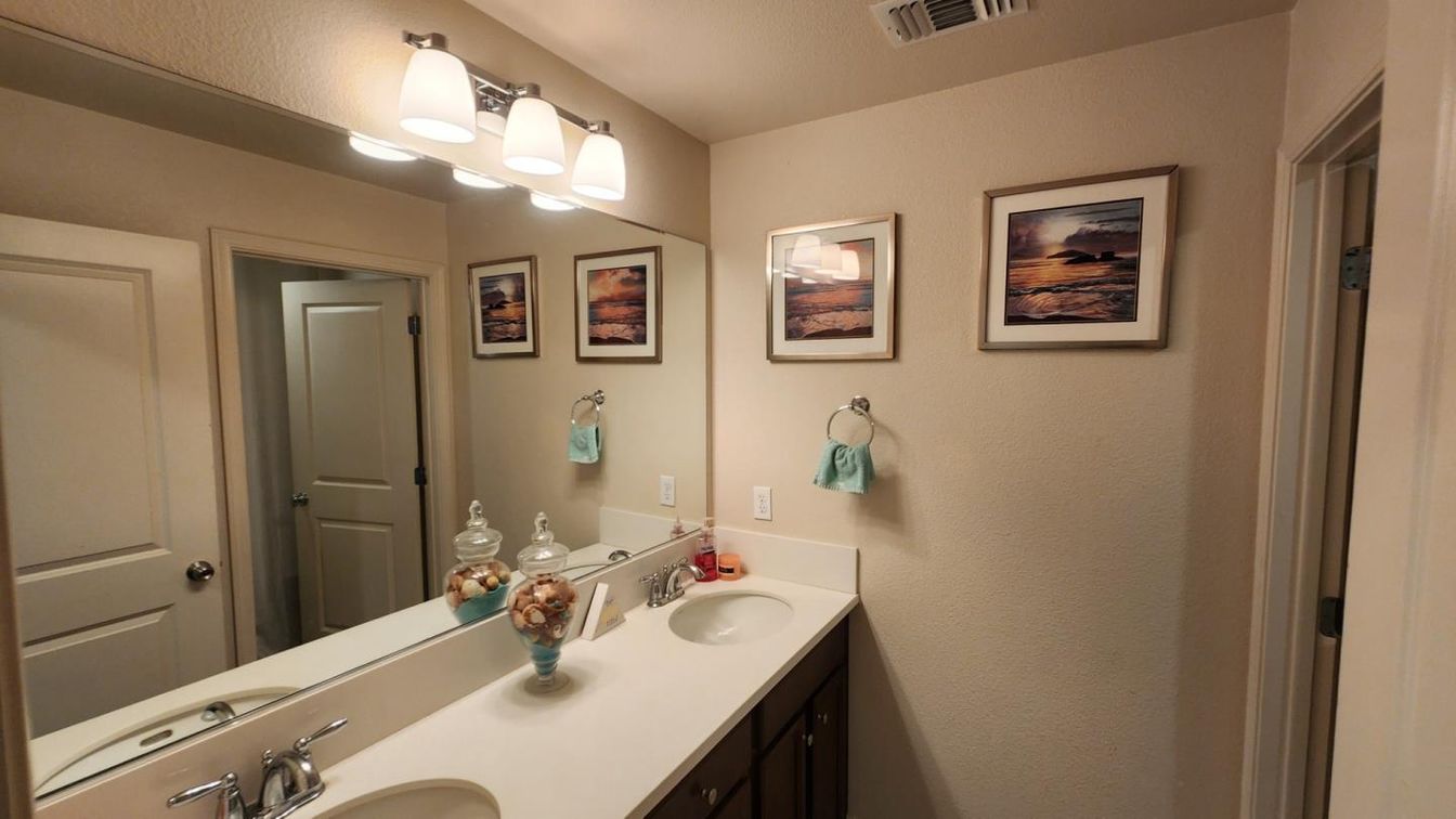 Bathroom, Dual Sink Vanities, Interior