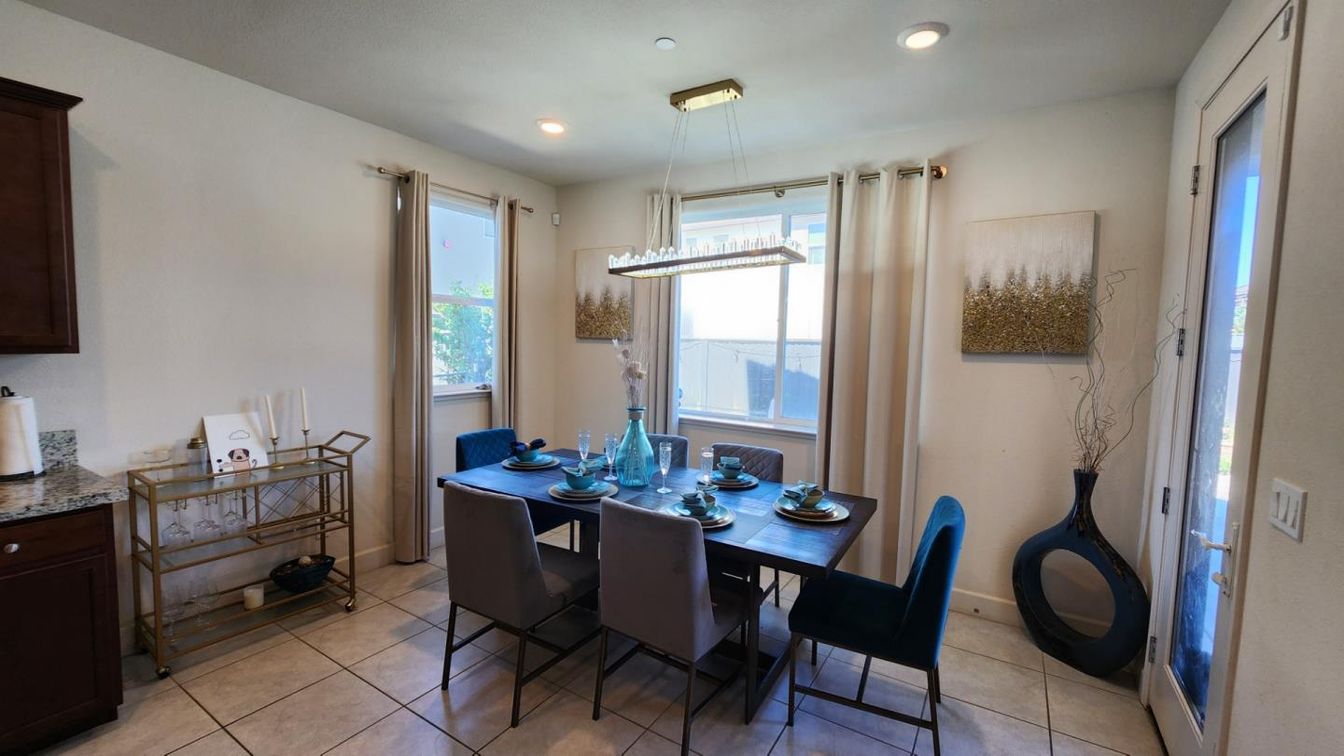 Dining room, Interior, Pendant Lights, Recessed Lighting