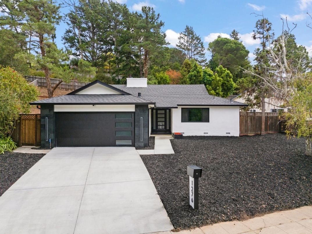 Attached, Exterior, Facade, Ranch