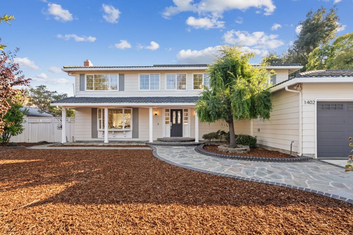 Attached, Exterior, Facade, American Foursquare