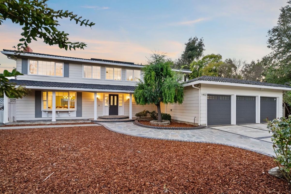 Attached, Exterior, Facade, Farmhouse