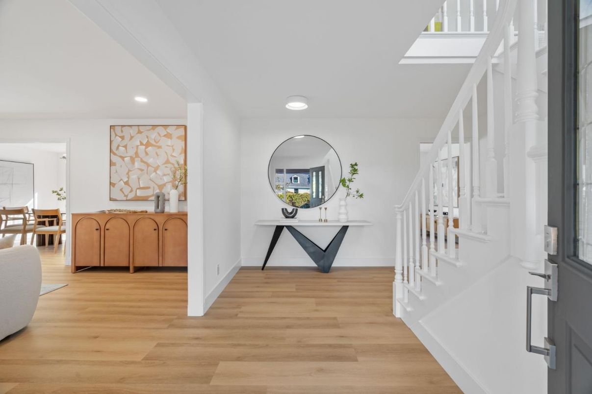 Interior, Recessed Lighting, Wood Texture Flooring