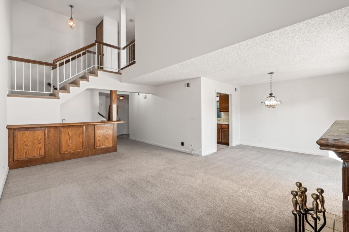 Empty room, Interior, Pendant Lights
