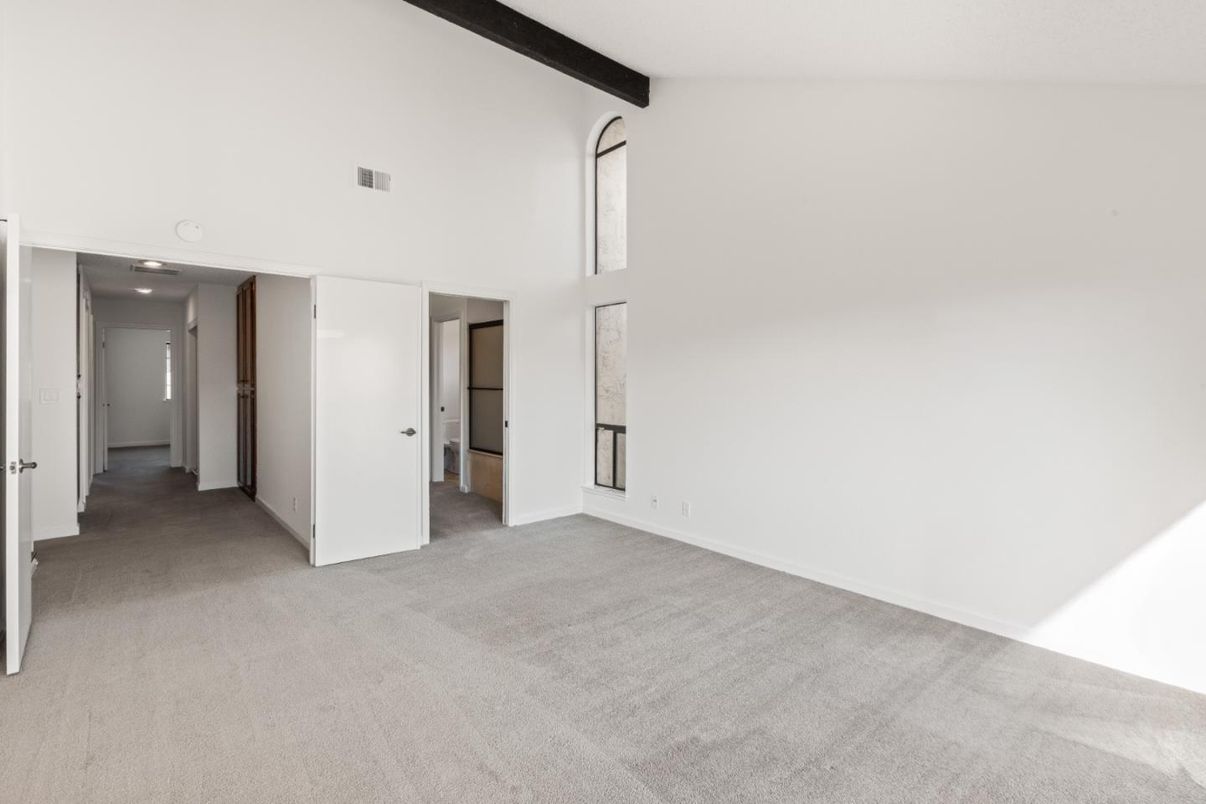 Empty room, Interior, Wooden Beams