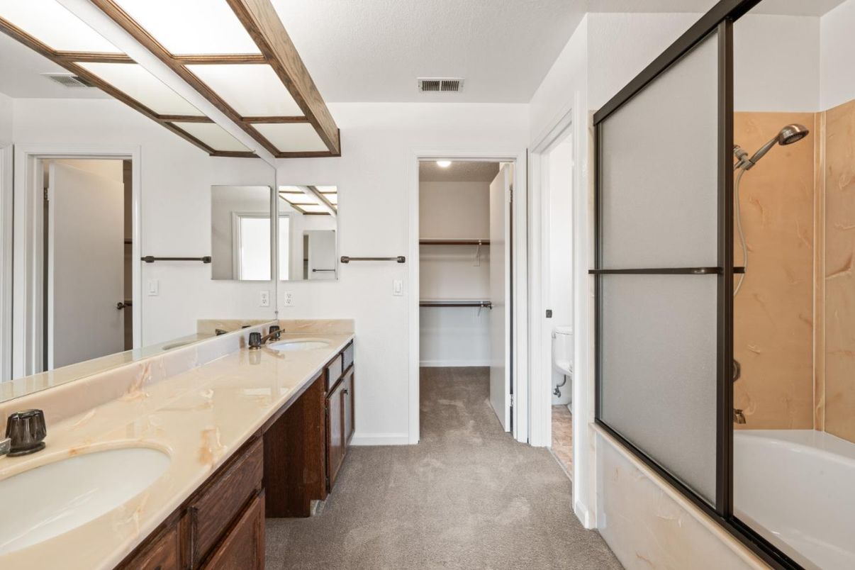 Bathroom, Dual Sink Vanities, Interior