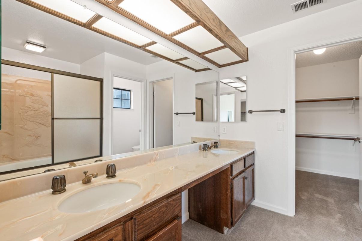 Bathroom, Dual Sink Vanities, Interior