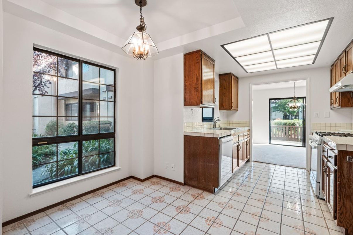 Interior, Kitchen, Pendant Lights, Tile Countertops