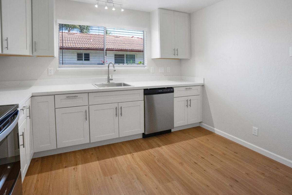 Interior, Kitchen, Stainless Steel Appliances, Wood Texture Flooring