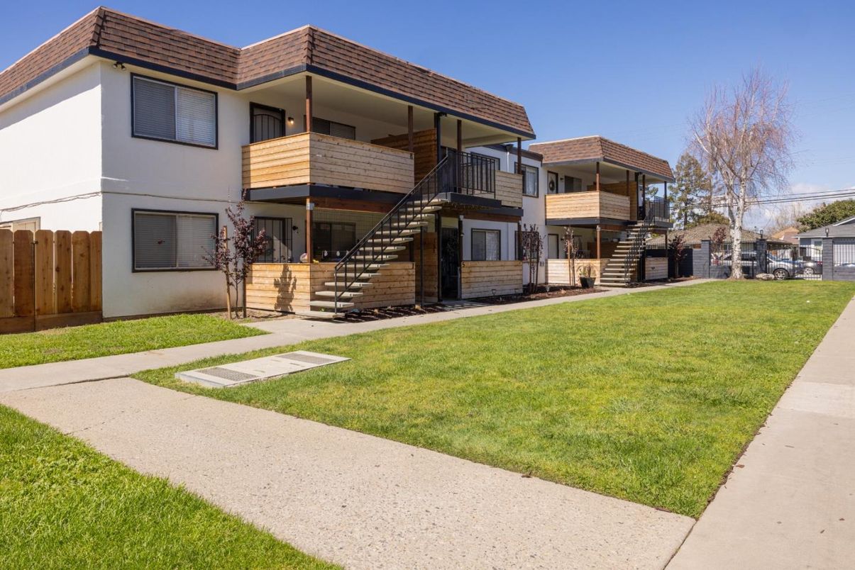 Backyard, Exterior, Facade, Modern