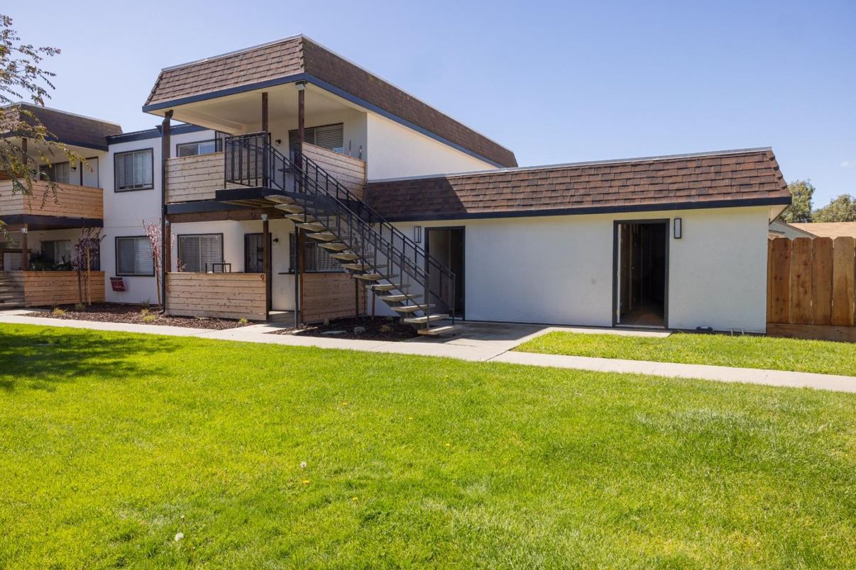 Backyard, Exterior, Facade, Modern