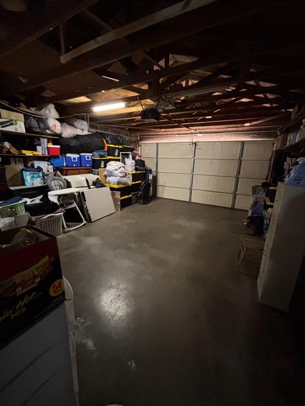 Garage, Interior, Wooden Beams