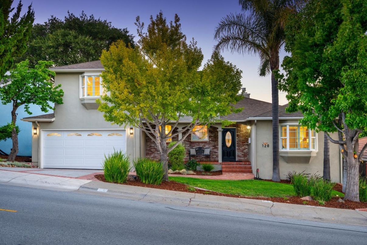 Attached, Exterior, Facade, Ranch