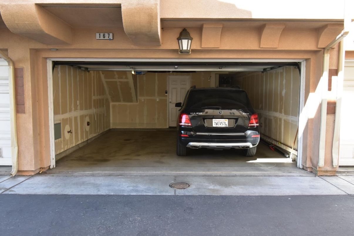 Exterior, Garage