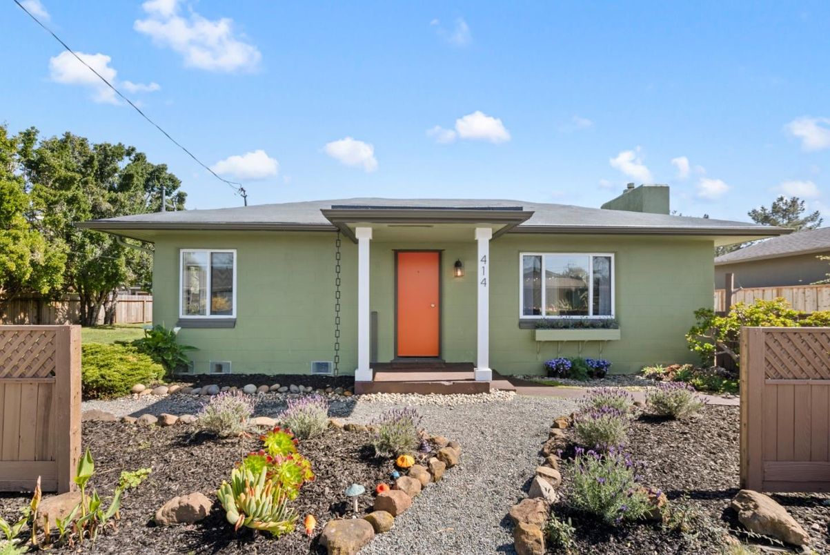 Exterior, Facade, Ranch