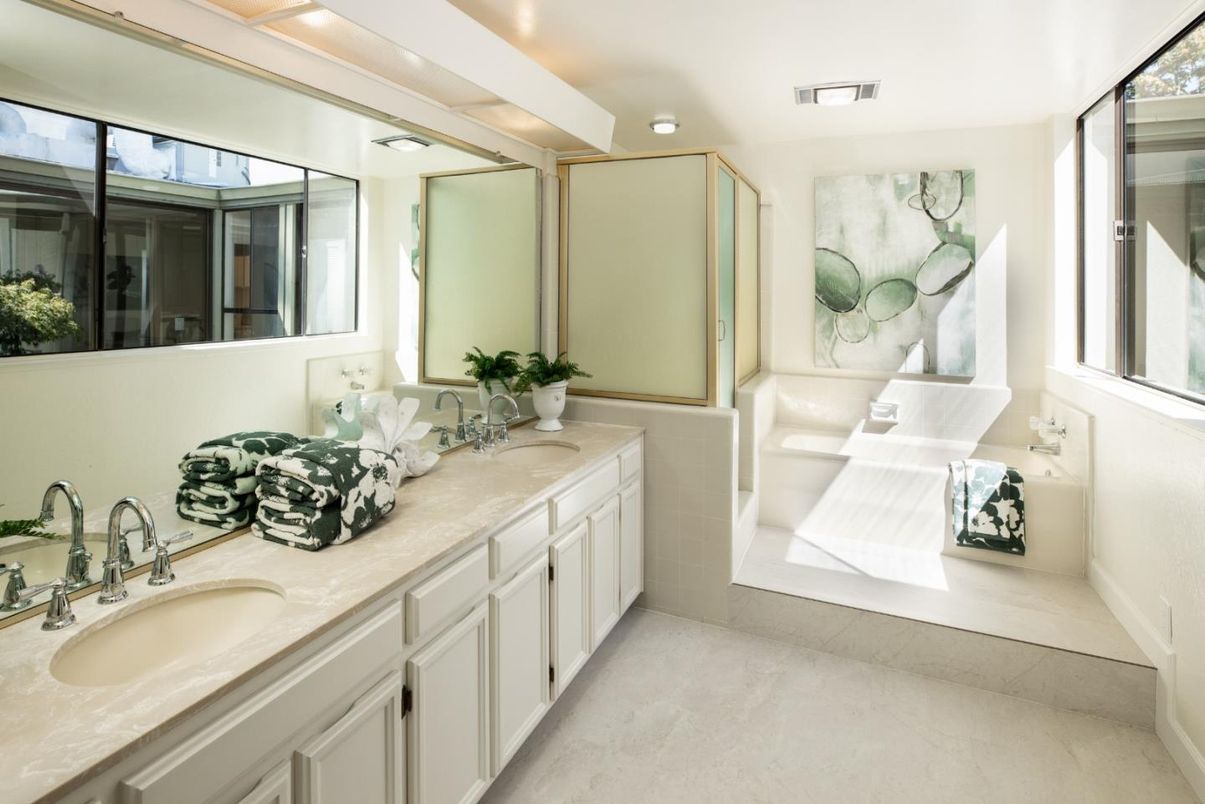 Bathroom, Dual Sink Vanities, Interior, Recessed Lighting