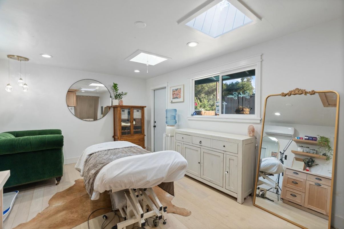 Interior, Pendant Lights, Recessed Lighting, Wood Texture Flooring